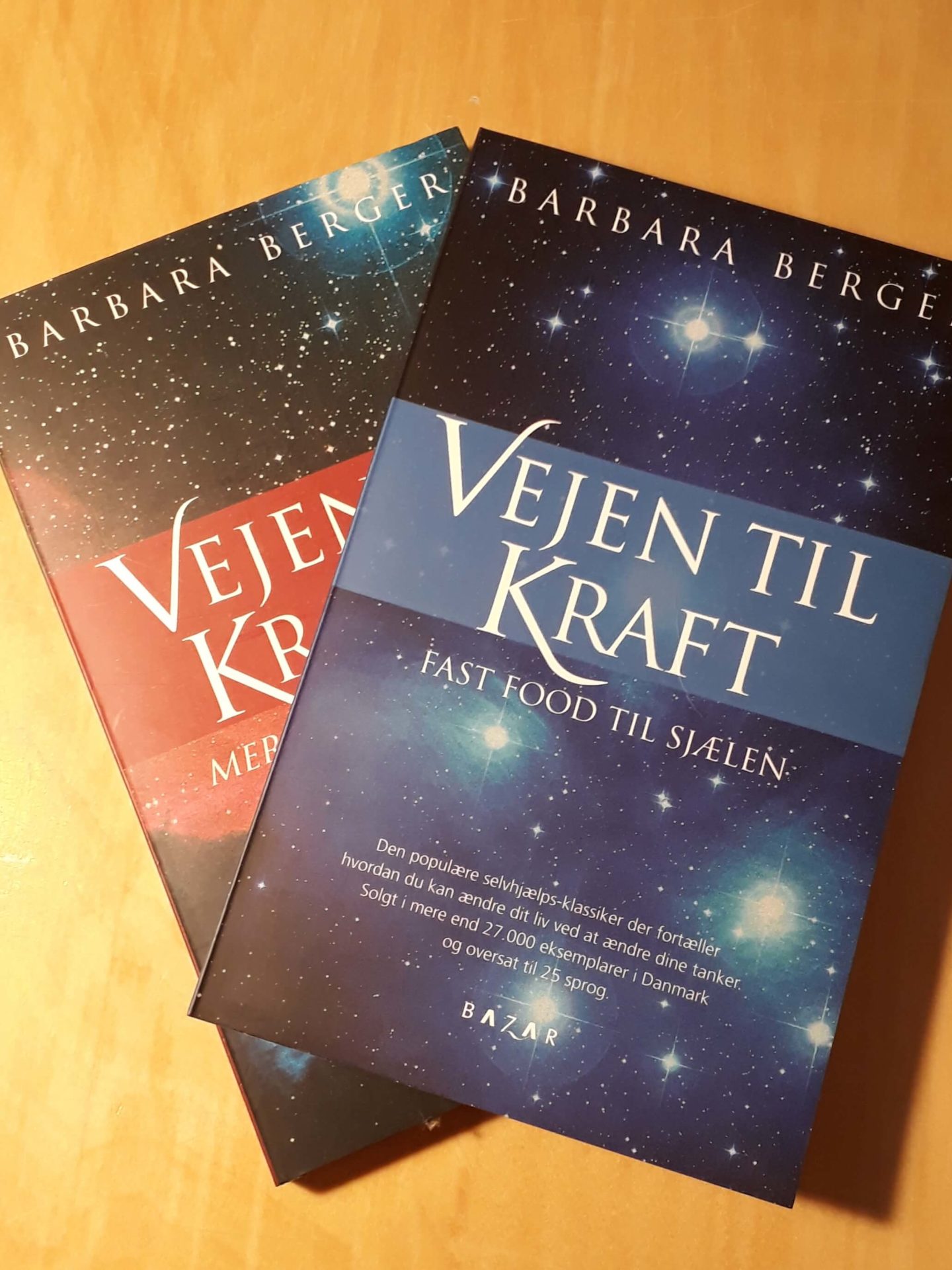 Babara Berger og hendes bøger 'Vejen til kraft'.